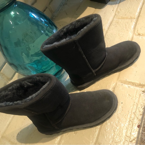 🇺🇸 New Bearpaw Gray Suede Pull-up Boots, Size 9 - Picture 4 of 7